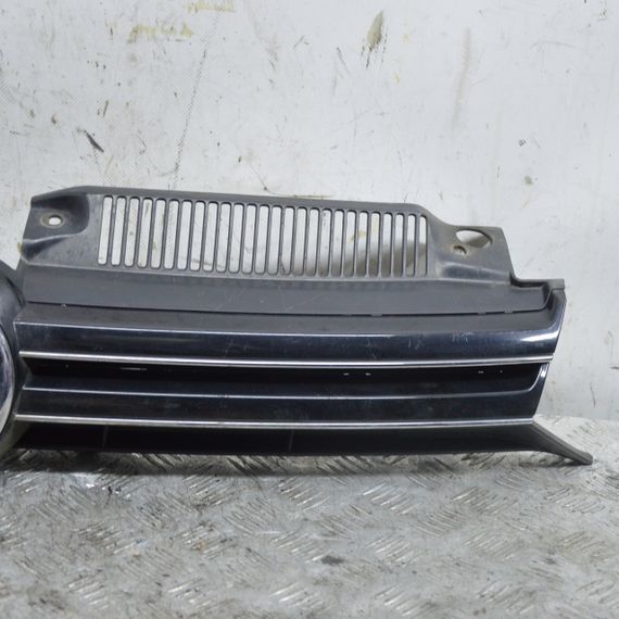 Решітка радіатора Volkswagen Golf VI 2008-2013 Решітка переднього бампера Фольксваген Гольф 6 1K9853653A | Зображення 3