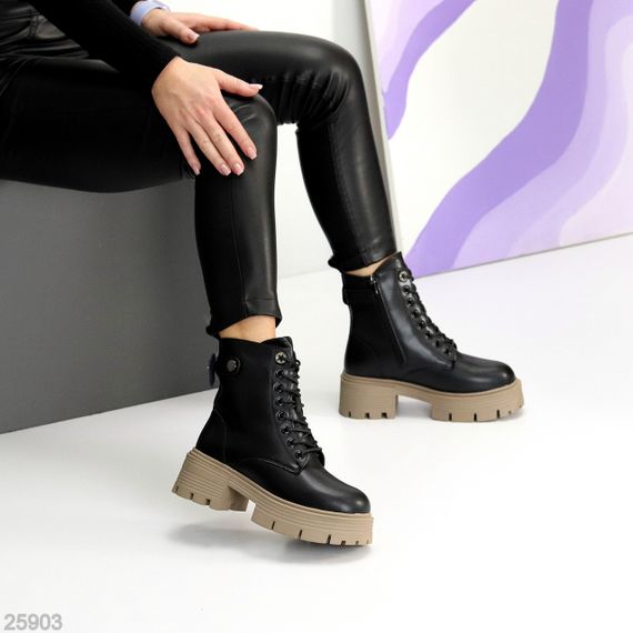 Чорні шкіряні черевики берці на блискавці на бежевому тракторної підошві | Зображення 5