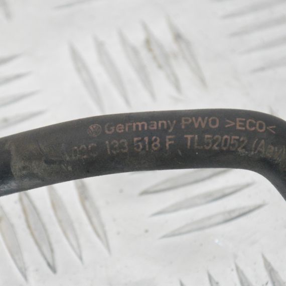 Патрубок системи охолодження 1.6 FSI Volkswagen Golf V 2003-2009 Трубка вакуумна Фольксваген Гольф 5 03C133518F | Зображення 1