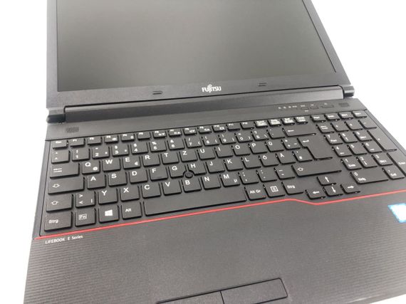 Ноутбук Fujitsu LifeBook E556 / 15.6" (1920x1080) IPS / Intel Core i5-6200U (2 (4) ядра по 2.3 - 2.8 GHz) / 8 GB DDR4 / 240 GB SSD / Intel HD Graphics 520 / WebCam / DVD-ROM б/у | Зображення 2