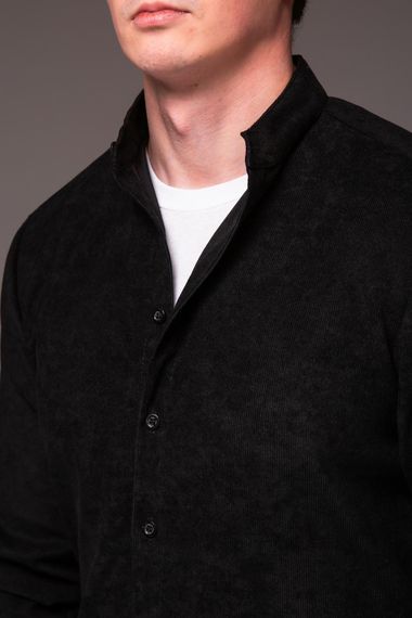 Чоловіча вельветова сорочка з коміром стійка та довгим рукавом на ґудзиках колір чорний, розмір М RA2334 | Зображення 4