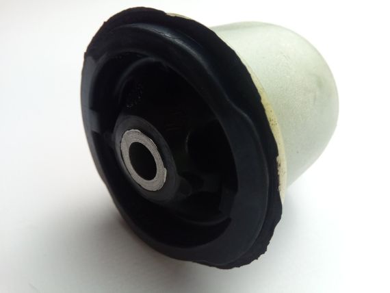 Сайлентблок задньої балки Logan/Duster/Sandero, RENAULT (6001549988) | Зображення 1