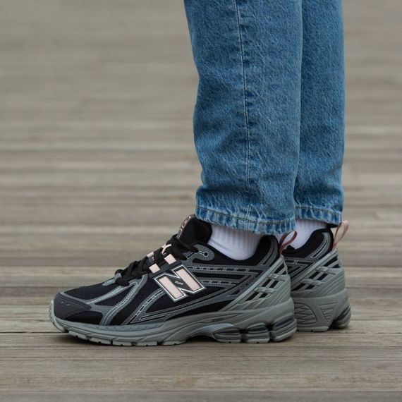 Кросівки літні сітка New Balance перфорація колір сірий/чорний | Зображення 4