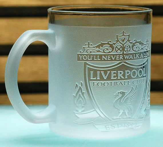 Стеклянная чашка 320 мл Liverpool с гравировкой подарок для фаната ФК Ливерпуль футбольная кружка | Зображення 1