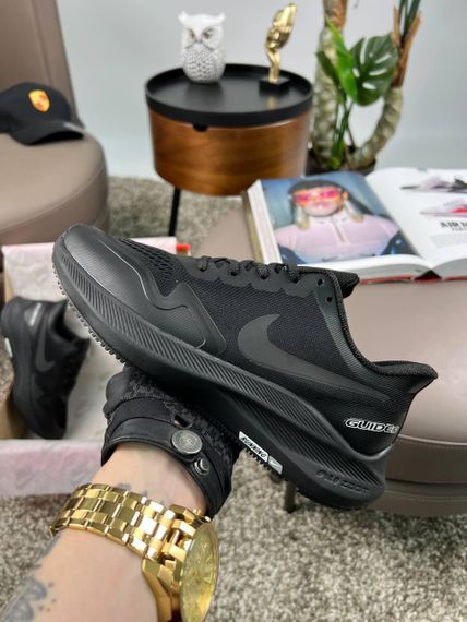 Чоловічі кросівки Air Zoom Winflo 8 Shield All Black весна / лето / осень A3641 42 26,5 | Зображення 2
