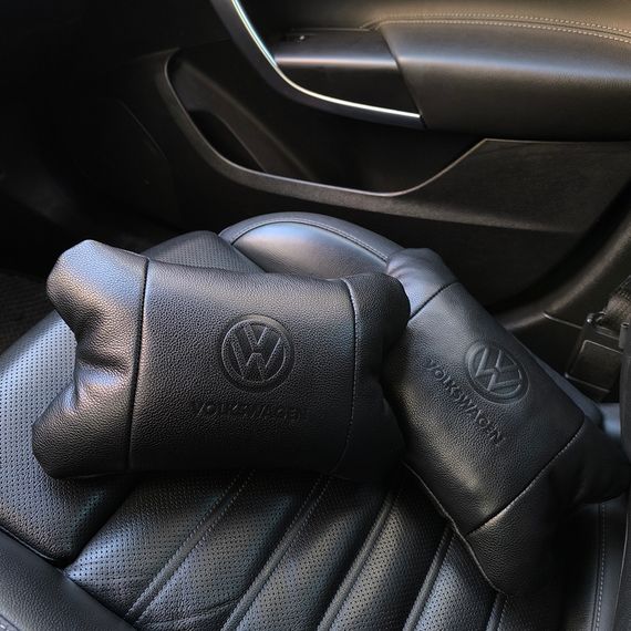Набор кожаных подушек 2шт - Volkswagen на подголовник в машину, Автомобильная подушка | Зображення 2