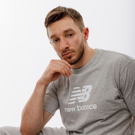 Футболка New Balance Essentials Stacked Logo | Зображення 1