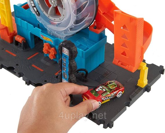 Трек Хот Вилс Сити Трюки на шиномонтаже Гараж Hot Wheels Мастерская Крутой поворот Super Twist Tire Shop | Зображення 4