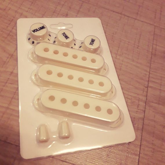 Комплект крышок для синглов и ручек электрогитары Stratocaster 48/50/52 | Зображення 2