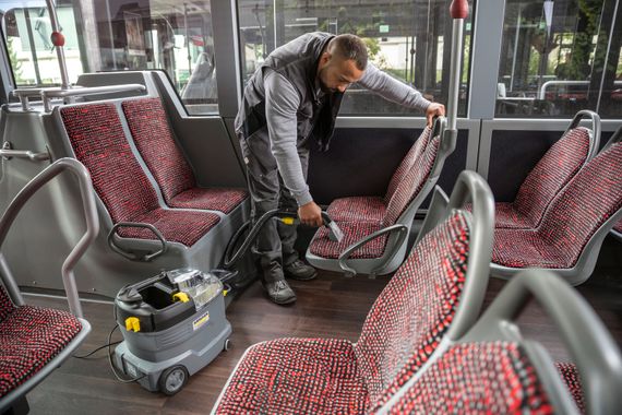 Пилосос професійний миючий Karcher Puzzi 8/1 1.100-240.0 | Зображення 4