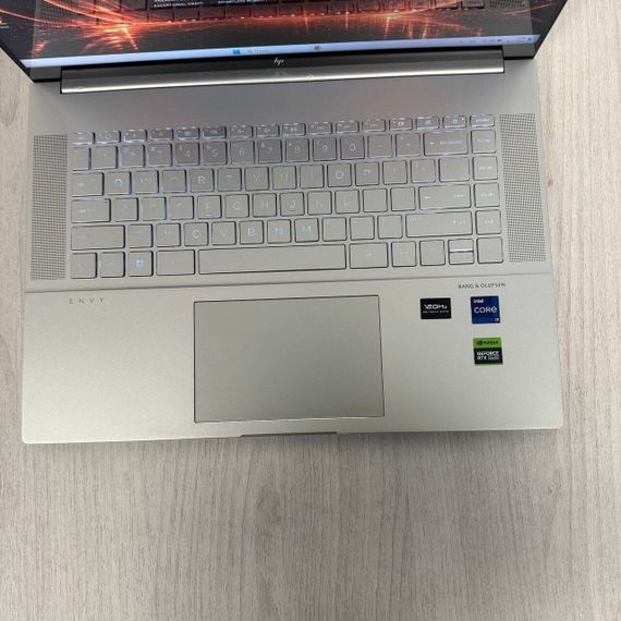Игровой ультрабук Б-класс HP Envy 16-h1001nr / 16" (2560x1600) IPS Touch / Intel Core i9-13900H (14 (20) ядер по 2.6 - 5.4 GHz) / 16 GB DDR5 / 512 GB SSD NVMe / nVidia GeForce RTX 4060, 8 GB GDDR6, 128-bit / WebCam б/у | Зображення 2