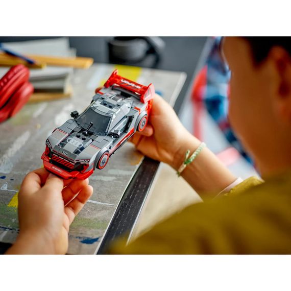 Конструктор LEGO Speed Champions Автомобіль для перегонів Audi S1 e-tron quattro 274 деталі (76921) | Зображення 2