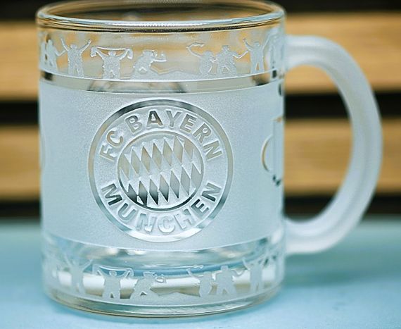Стеклянная чашка 320 мл ФК Bayern München Бавария с гравировкой подарок для фаната футбольная круговая кругова | Зображення 1