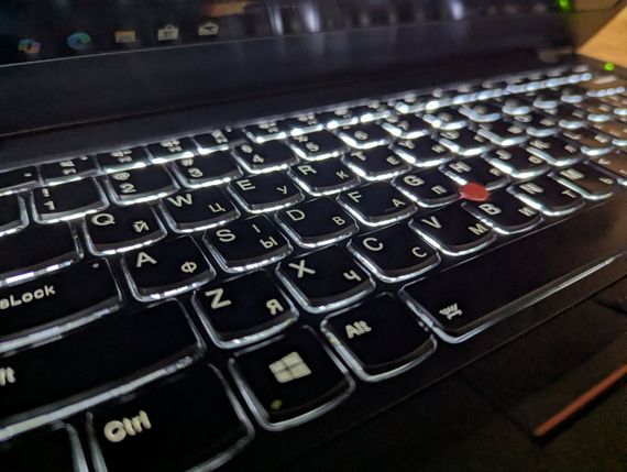 Ультрабук Б-клас Lenovo ThinkPad T470 / 14" (1920x1080) IPS / Intel Core i5-6300U (2 (4) ядра по 2.4 - 3.0 GHz) / 8 GB DDR4 / 300 GB SSD / Intel HD Graphics 520 / WebCam / Fingerprint / Windows 10 б/в + Подарунок Флеш-накопичувач USB 32 GB | Зображення 6