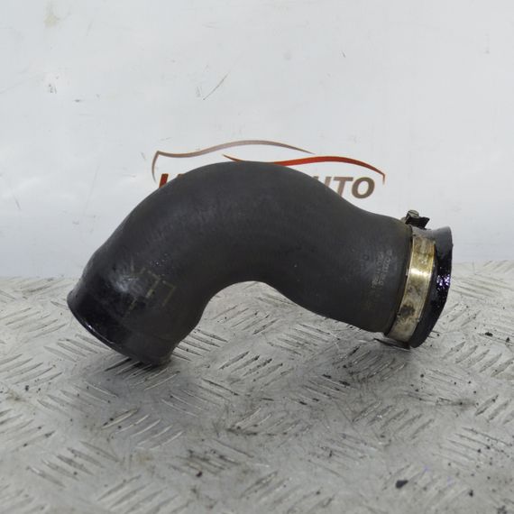 Патрубок інтеркуллера нижній 2.0 TDI Audi A4 B7 шланг інтеркулера Ауді а4 б7 8E0145837G