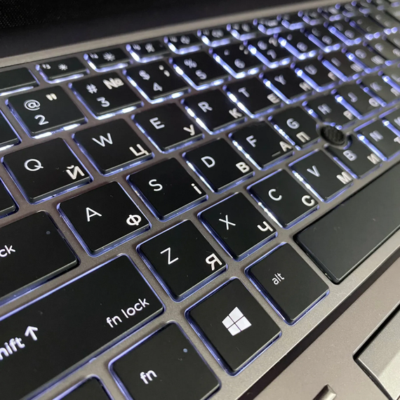 Мобільна робоча станція Б-клас HP ZBook 15 G5 / 15.6" (1920x1080) IPS / Intel Core i7-8850H (6 (12) ядра по 2.6 - 4.3 GHz) / 16 GB DDR4 / 240 GB SSD / nVidia Quadro P1000, 4 GB GDDR5, 256-bit / Fingerprint / WebCam б/в + Подарунок Бездротова миша / USB | Зображення 5