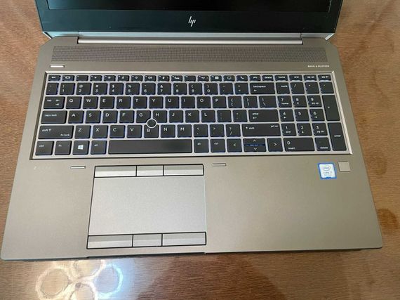 Мобильная рабочая станция HP ZBook 15 G5 / 15.6" (1920x1080) IPS / Intel Xeon E-2176M (6 (12) ядер по 2.7 - 4.4 GHz) / 16 GB DDR4 / 256 GB SSD / nVidia Quadro P2000, 4 GB GDDR5, 128-bit / WebCam б/у | Зображення 3