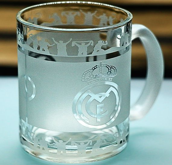 Стеклянная чашка 320 мл Реал Мадрид Real Madrid с гравировкой подарок для фаната ФК футбольная кружка круговая | Зображення 3