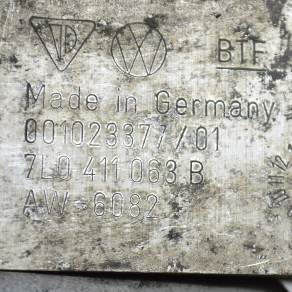 Кронштейн кріплення переднього стабілізатора 3.0 TDI Volkswagen Touareg Фольксваген Туарег 001023377 7L0411063B | Зображення 2