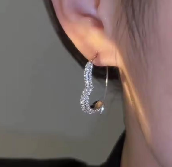 Сережки сердечки, сережки з серцями, сережки з сердечками, сережки з камінцями, сережки з камінчиками, сережки петлі | Зображення 3