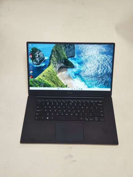 Мобільна робоча станція Dell XPS 15 9550 / 15.6" (1920x1080) IPS / Intel Core i5-6300HQ (4 ядра по 2.3 - 3.2 GHz) / 12 GB DDR4 / 256 GB SSD / nVidia GeForce GTX 960M, 2 GB GDDR5, 128-bit / WebCam б/в | Зображення 1
