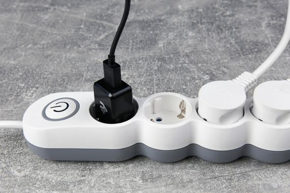 Сетевой фильтр 2Е Plus 5XSchuko с выключателем, 3G*1.0мм, 3м, white (2E-U05VESM3W) | Зображення 6