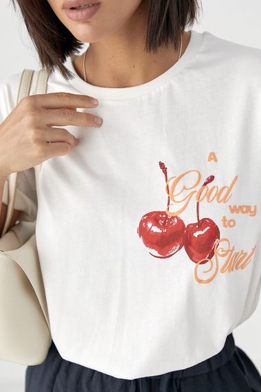 Бавовняна футболка з вишнями - білий цвет, L (є розміри) | Зображення 3
