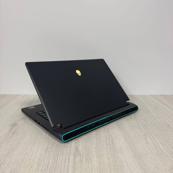 Ігровий ноутбук Б-класу Dell Alienware M15 R7 / 15,6" (2560x1440) IPS / AMD Ryzen 7 6800H (8 (16) ядер по 3,2 - 4,7 ГГц) / 16 ГБ DDR5 / 1000 ГБ SSD / nVidia GeForce RTX 3070 Ti, 8 ГБ GDDR6, 256-біт / WebCam б/в | Зображення 6