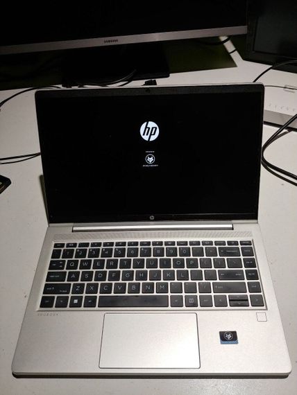 Ультрабук Б-класс HP ProBook 445 G9 / 14" (1920x1080) IPS / AMD Ryzen 5 5625U (6 (12) ядер по 2.3 - 4.3 GHz) / 16 GB DDR4 / 256 GB SSD / AMD Radeon Vega 7 Graphics / WebCam / TouchID б/у | Зображення 1