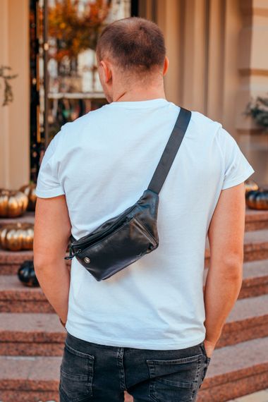 Чоловіча шкіряна сумка-бананка на пояс чорна TidinBag - 16431 | Зображення 2