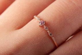 Кольцо из красного золота с розовым фианитом 19