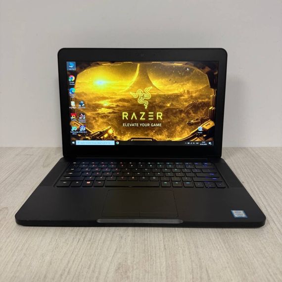 Ігровий ноутбук Razer Blade 14 RZ09-0195 / 14" (1920x1080) IPS / Intel Core i7-7700HQ (4 (8) ядра по 2.8 - 3.8 GHz) / 16 GB DDR4 / 256 GB SSD NVMe / nVidia GeForce GTX 1060, 6 GB GDDR5, 192-bit / WebCam б/в | Зображення 1