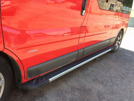 Боковые пороги RedLine V1 (2 шт., алюминий) Короткая база для Opel Vivaro 2001-2015 гг