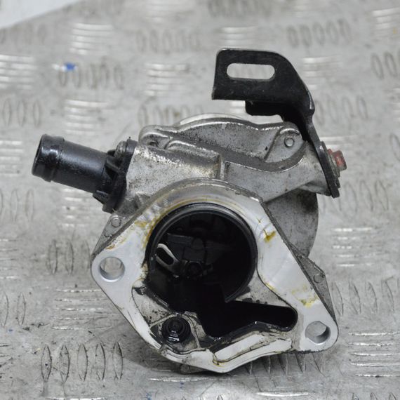 Вакуумний насос 1.5 DCI Renault Clio Megane Logan Scenic 2001-2024 Насос вакуумний Рено 8201005306