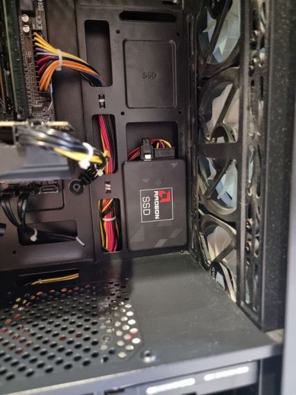 Ігровий ПК Qube Tower / AMD Ryzen 3 2200G (4 ядра по 3.5 - 3.7 GHz) / 16 GB DDR4 / 256 GB SSD + 1000 GB HDD/AMD Radeon RX 580, 8 GB GDDR5, 256-bit/600W + Кабелі в комплекті б/в | Зображення 9