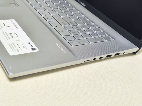 Ультрабук Asus Vivobook S712JA6 / 17.3" (1920x1080) IPS / Intel Core i5-1035G1 (4 (8) ядра по 1.0 - 3.6 GHz) / 8 GB DDR4 / 256 GB SSD / Intel UHD Graphics / WebCam б/у | Зображення 3