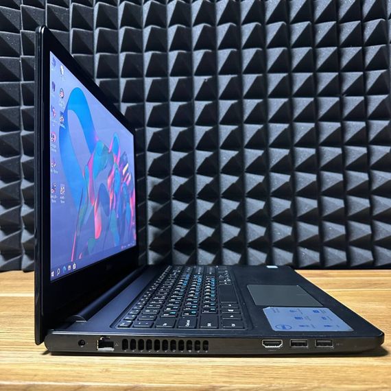 Ноутбук Б-клас Dell Inspiron 15 3567 / 15.6" (1920x1080) TN / Intel Core i7-7500U (2 (4) ядер по 2.7 - 3.5 GHz) / 8 GB DDR4 / 128 GB SSD / AMD Radeon R5 M330, 2 GB DDR3, 64-bit / WebCam б/в | Зображення 4