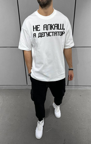 Футболка з мерчем