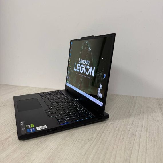 Игровой ноутбук Lenovo Legion 5 15IRX10 / 15.1" (2560x1600) OLED / Intel Core i7-14700HX (20 (28) ядер по 1.5 - 5.5 GHz) / 16 GB DDR5 / 1000 GB SSD / nVidia GeForce RTX 5070, 8 GB GDDR7, 128-bit / WebCam б/у | Зображення 3
