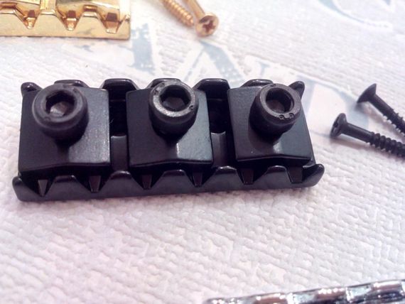 Топлок для електрогітари Top lock Top-lock тримач струн верхній поріжок ЧОРНИЙ | Зображення 4