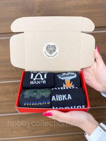 Бокс чоловічих патріотичних шкарпеток 40-45 на 4 пари в червоній коробці весна-осінь-літо