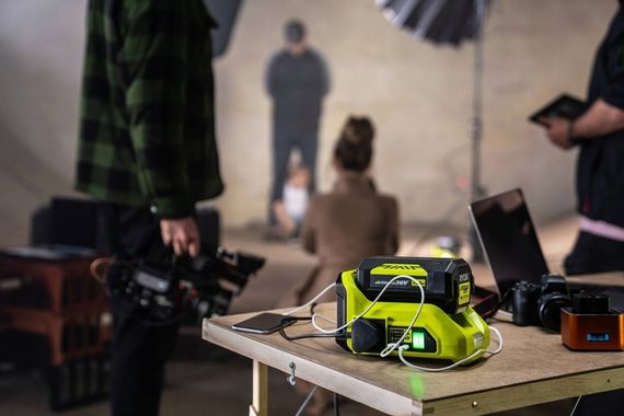Інвертор напруги акумуляторний Ryobi RY36BI300A-0, MAX POWER 36В, 220В, 300Вт/500Вт пікова, (без АКБ та ЗУ) (5133004893) | Зображення 2