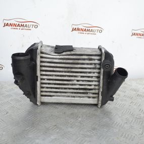 Радіатор інтеркулера 2.5 TDI Audi A4 лівий радіатор інтеркулера Ауді А4 8E0145805P