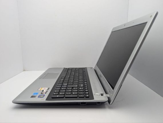 Ноутбук Samsung RV515 / 15.6" (1366x768) TN / AMD E-450 (2 ядра по 1.65 GHz) / 8 GB DDR3 / 500 GB HDD / AMD Radeon HD 6470M, 1 GB GDDR3, 64-bit / WebCam б/у | Зображення 4