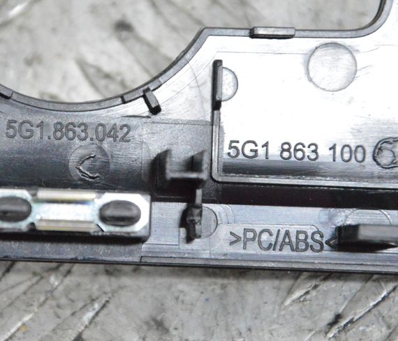 Рамка панелі кондиціонера Volkswagen Golf VII 2012-2020 Накладка панелі клімат контролю Фольксваген 5G1863042 | Зображення 2