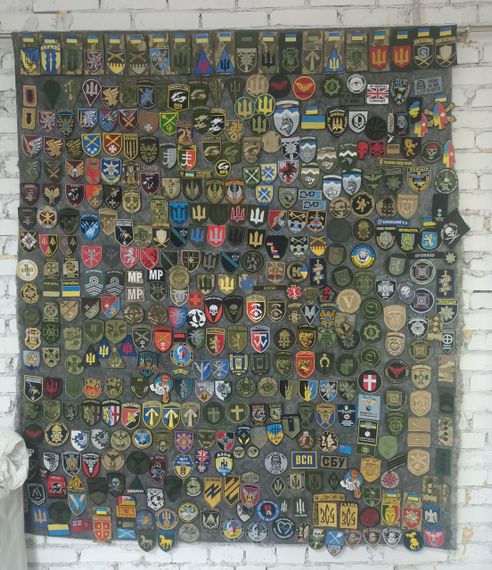 Имена, позывные, группы крови, надписи.