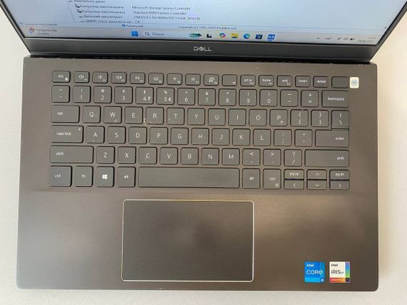 Ультрабук Б-класс Dell Vostro 5402 / 14" (1920x1080) TN / Intel Core i5-1135G7 (4 (8) ядра по 2.4 - 4.2 GHz) / 8 GB DDR4 / 512 GB SSD M.2 / Intel Iris Xe Graphics / WebCam б/у | Зображення 5