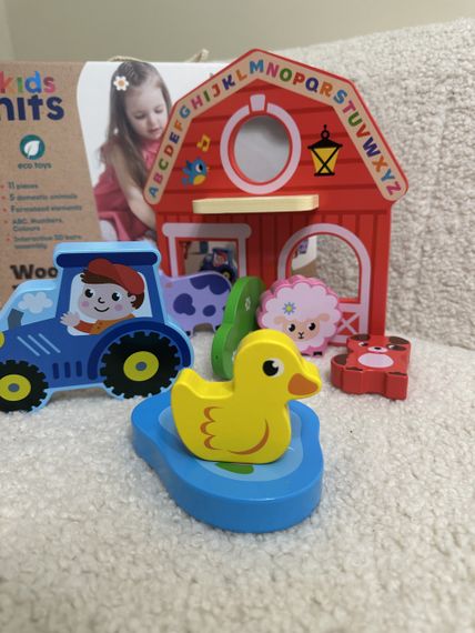 Деревянная развивающая игрушка Kids hits, набор блоков Ферма, 11 дет. в коробке р. 34*25,5*3,3 см | Зображення 3