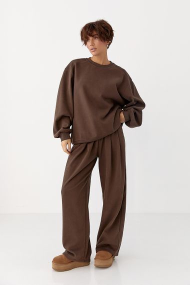 Теплий однотонний костюм зі світшотом та штанами зі складками - коричневий цвет, L (є розміри) | Зображення 4