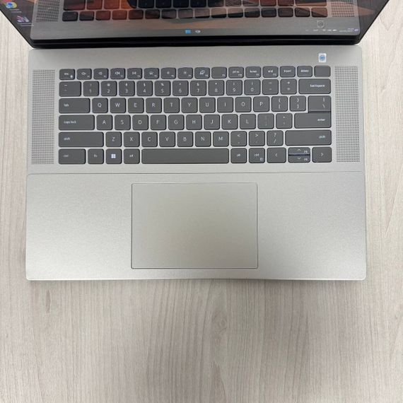 Ноутбук Б-класс Dell Inspiron 16 5620 / 16" (1920x1200) IPS Touch / Intel Core i7-1260U (10 (12) ядер по 1.1 - 4.7 GHz) / 16 GB DDR4 / 512 GB SSD NVMe / nVidia GeForce MX570 A, 2 GB GDDR6, 64-bit / WebCam б/у | Зображення 6